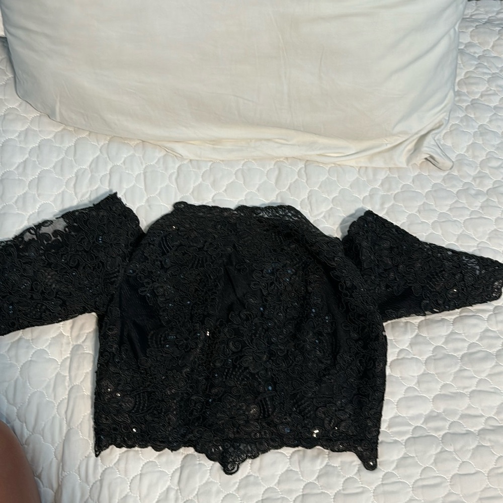 Beautiful crop top off shoulder with back inseam lace details